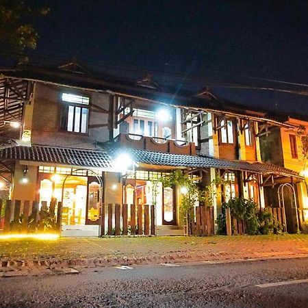Arys Garden Hotel Yogyakarta ยอกยาการ์ตา ภายนอก รูปภาพ