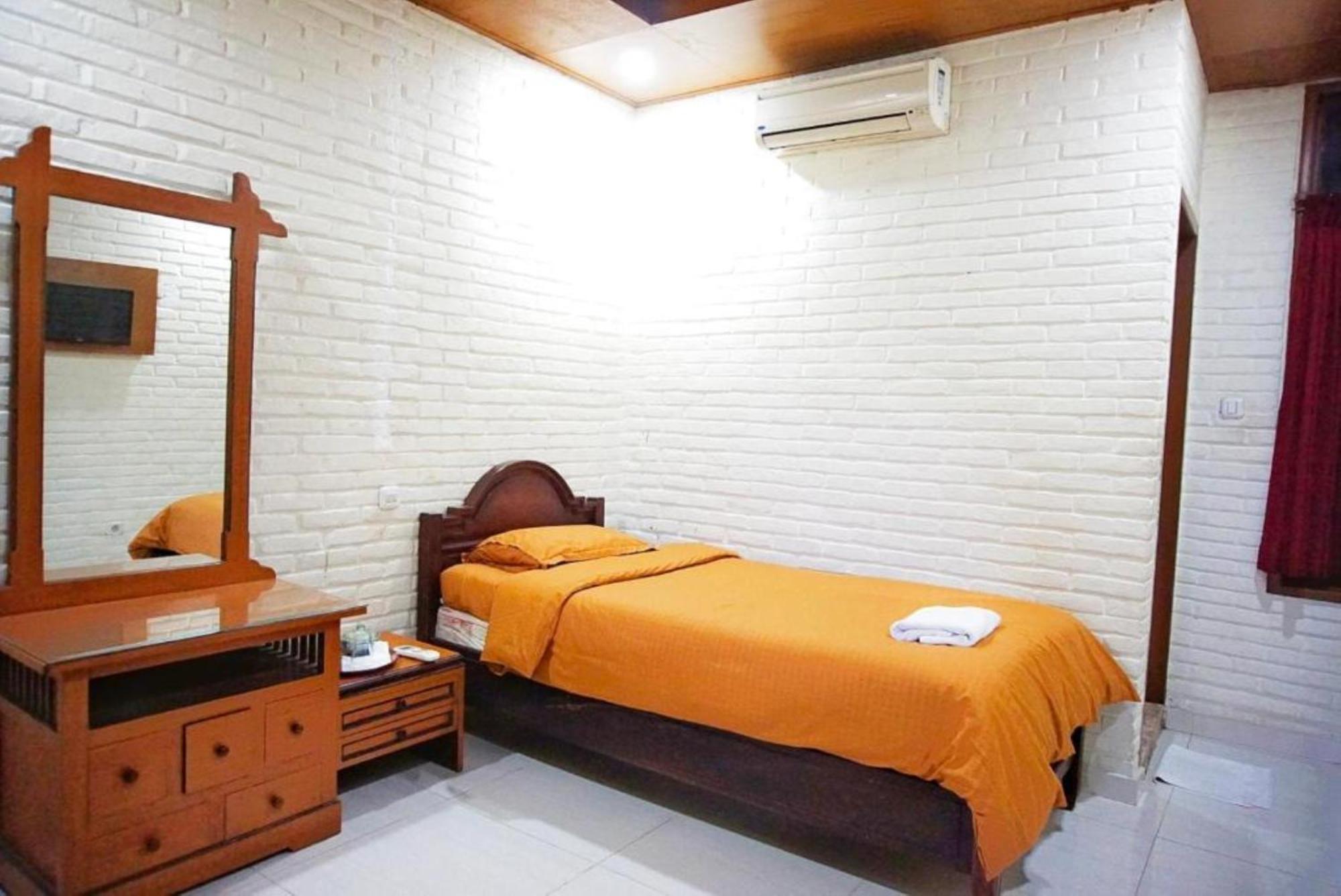 Arys Garden Hotel Yogyakarta ยอกยาการ์ตา ภายนอก รูปภาพ