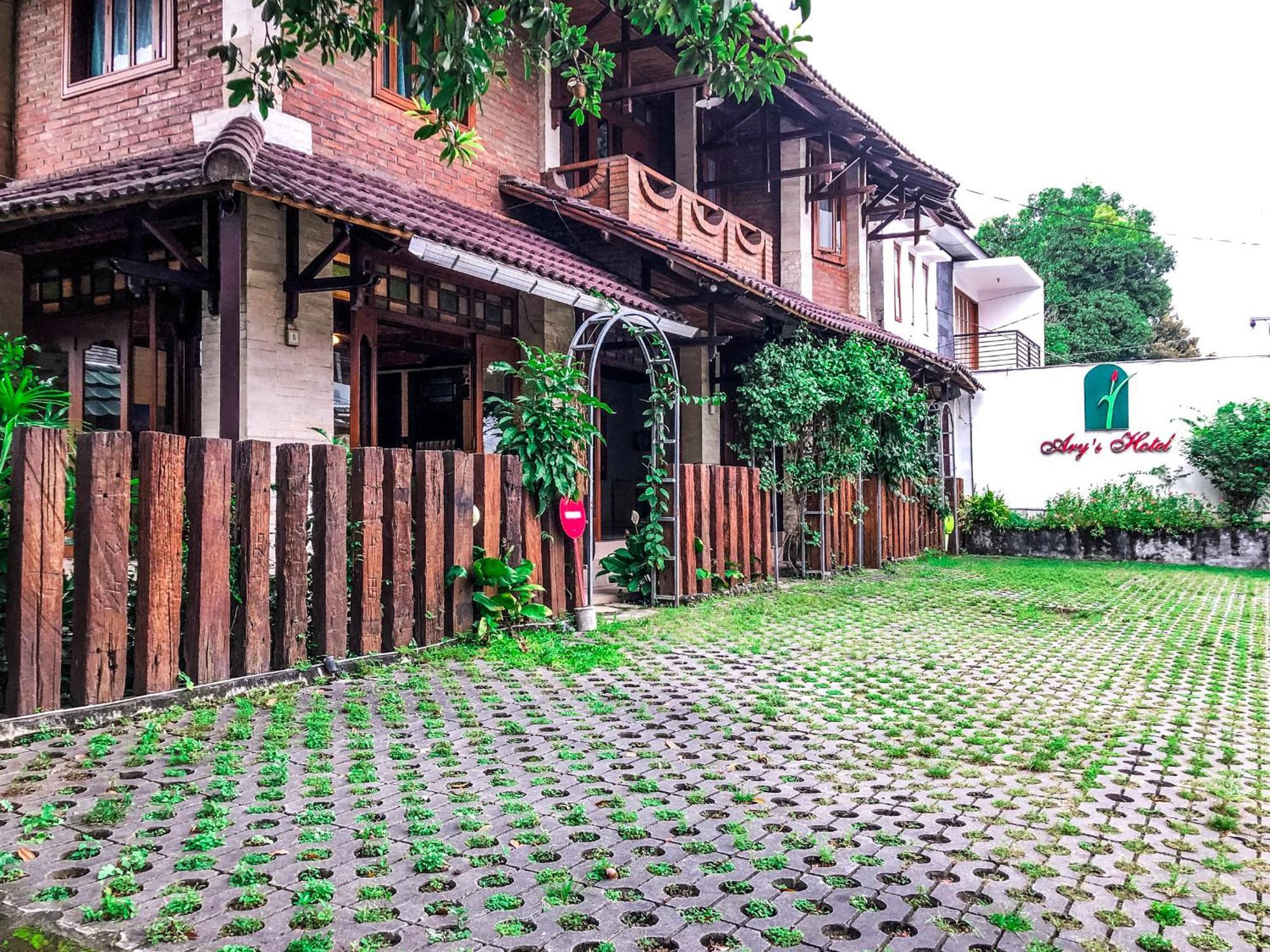 Arys Garden Hotel Yogyakarta ยอกยาการ์ตา ภายนอก รูปภาพ