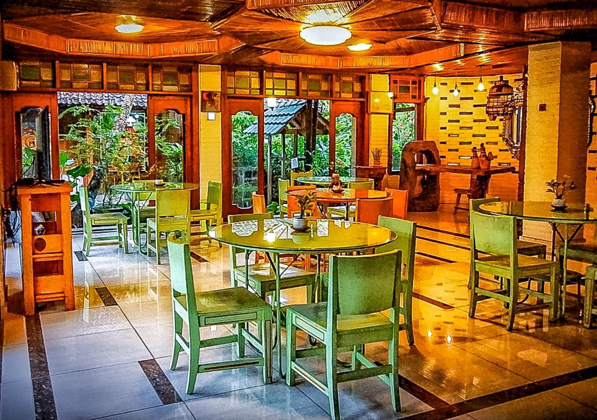 Arys Garden Hotel Yogyakarta ยอกยาการ์ตา ภายนอก รูปภาพ
