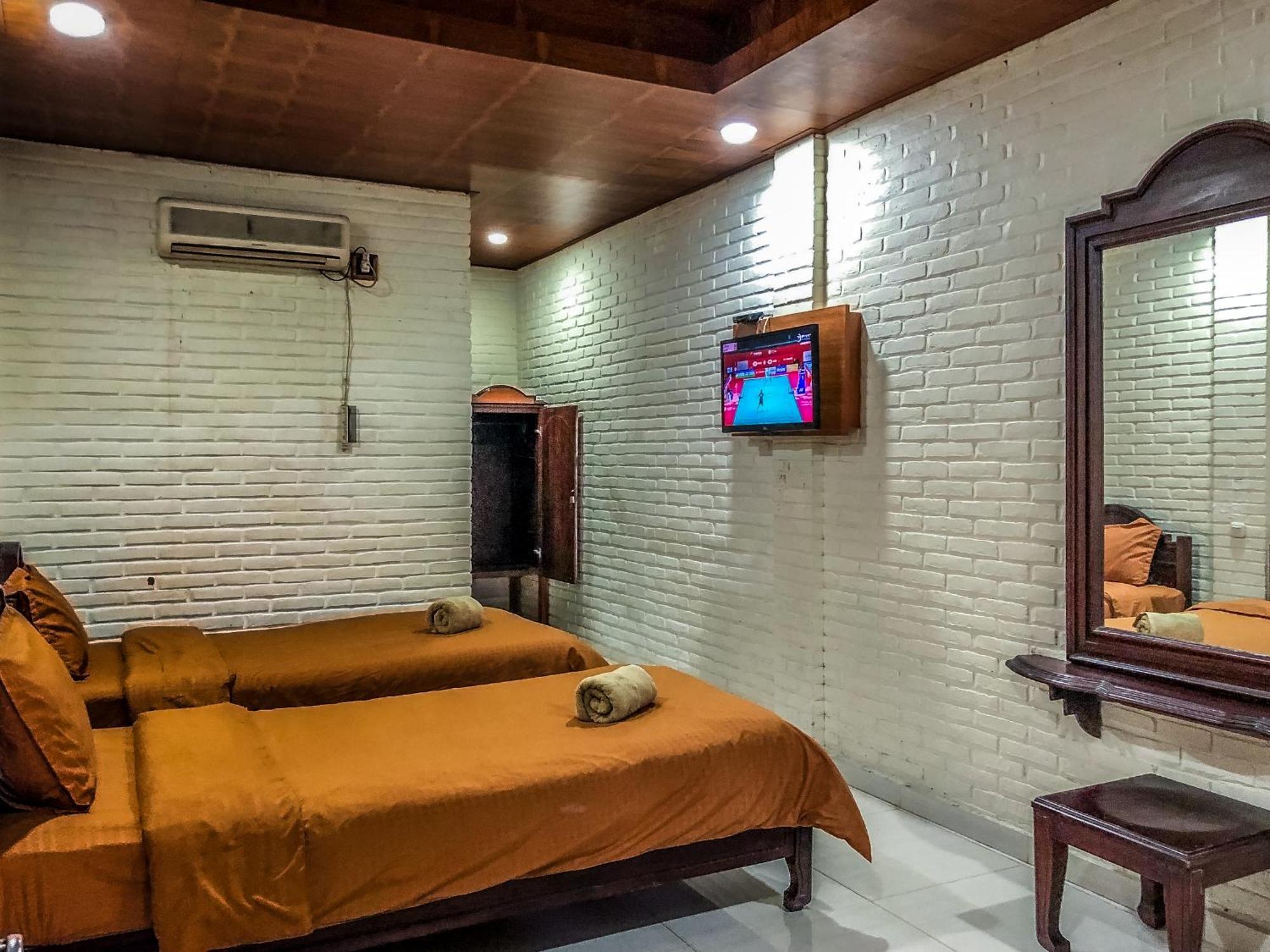Arys Garden Hotel Yogyakarta ยอกยาการ์ตา ภายนอก รูปภาพ