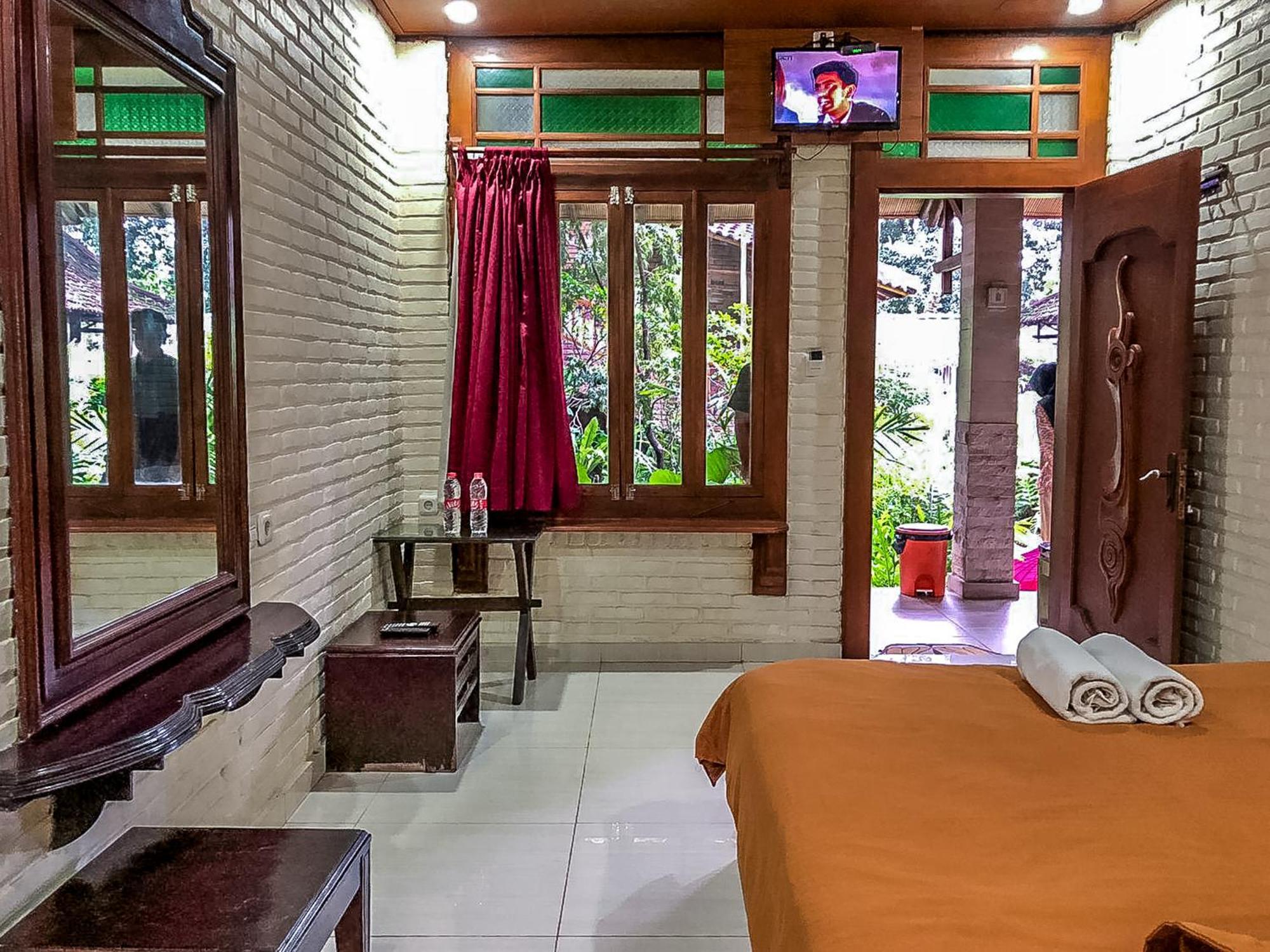 Arys Garden Hotel Yogyakarta ยอกยาการ์ตา ภายนอก รูปภาพ