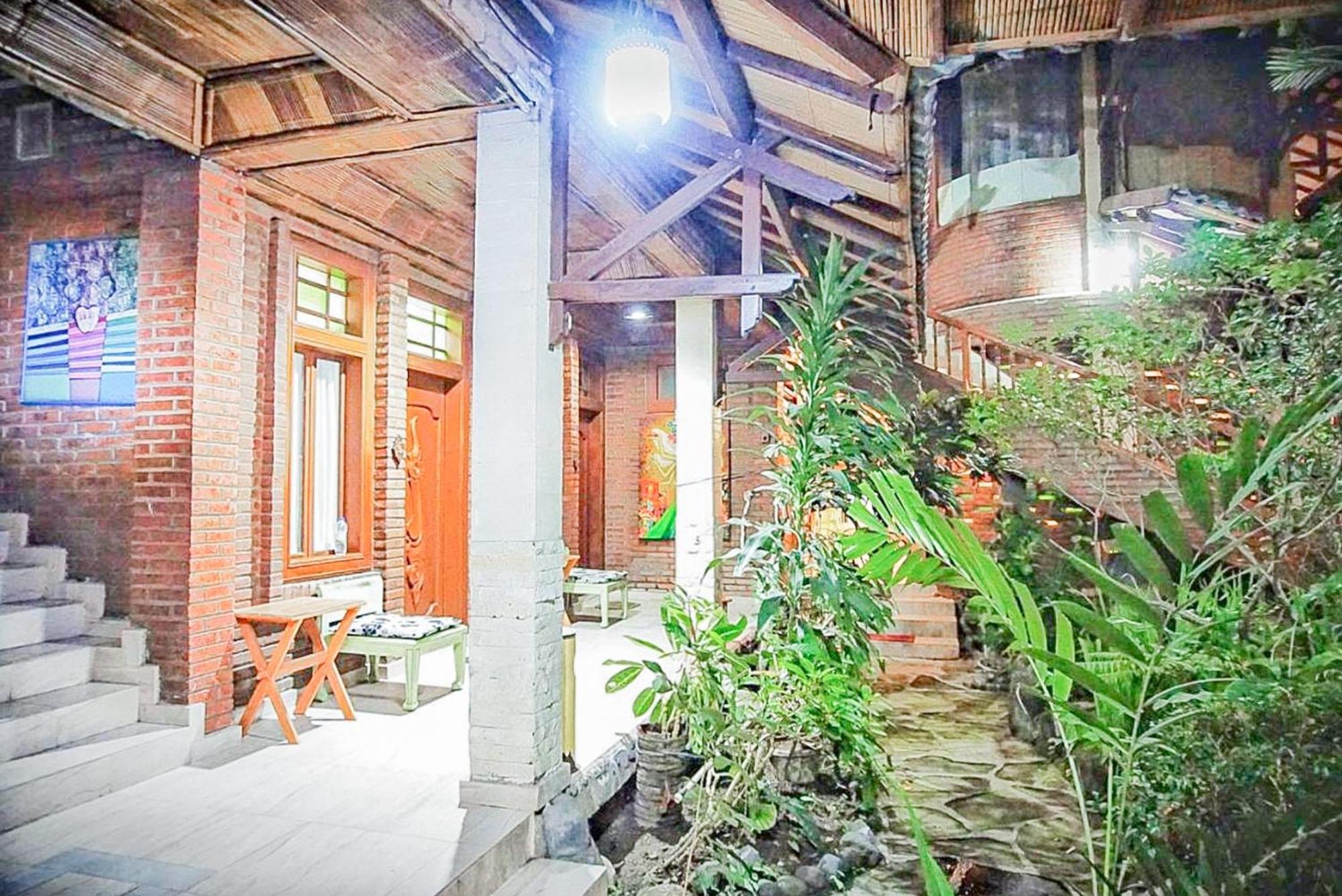 Arys Garden Hotel Yogyakarta ยอกยาการ์ตา ภายนอก รูปภาพ