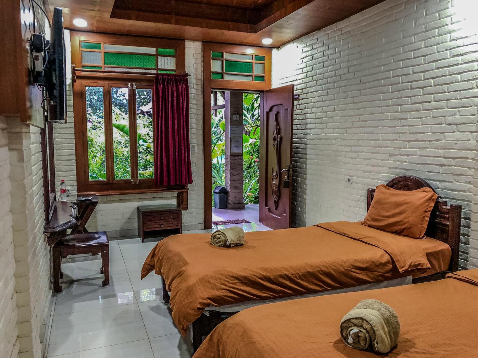 Arys Garden Hotel Yogyakarta ยอกยาการ์ตา ภายนอก รูปภาพ