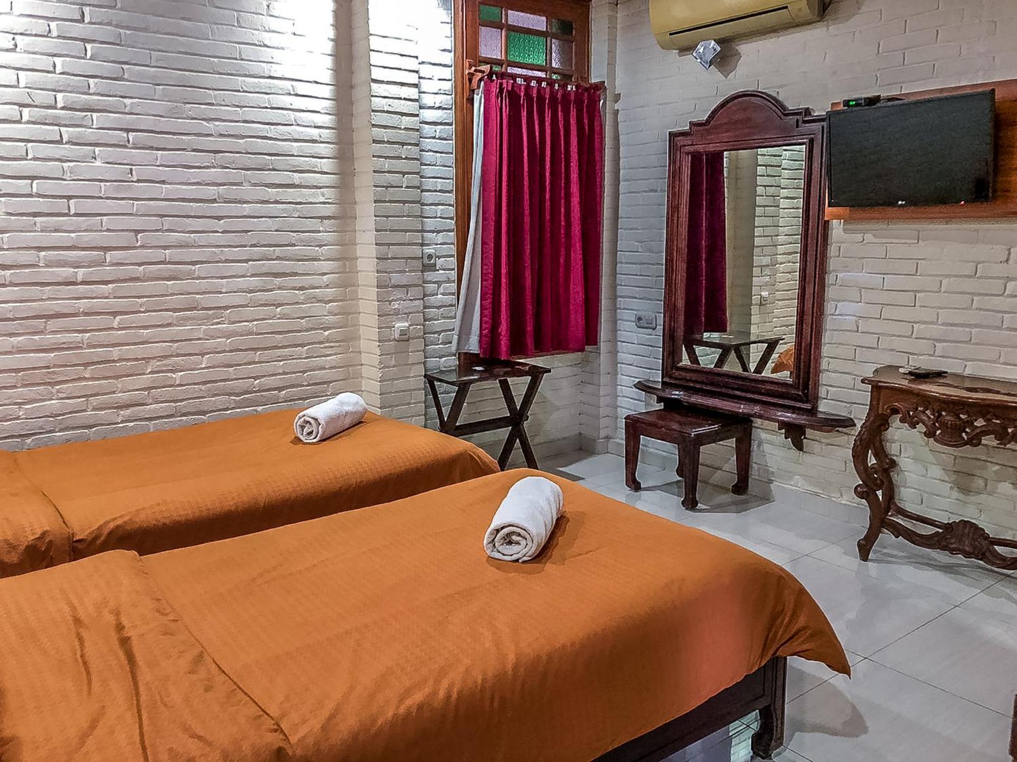 Arys Garden Hotel Yogyakarta ยอกยาการ์ตา ภายนอก รูปภาพ